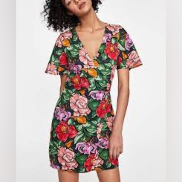 Zara Blogger Favorite Floral Wrap Mini Dress (D2) - Picture 5 of 13